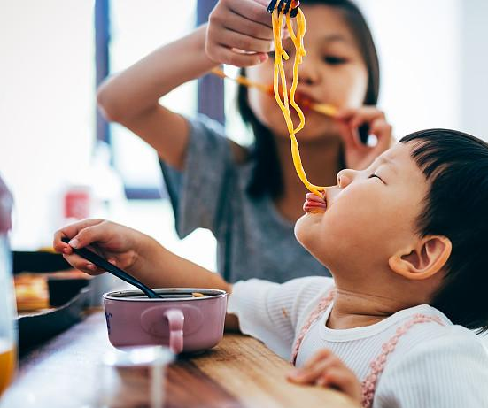 孩子吃饭慢怎么办（为什么我家宝宝吃饭慢？）-1