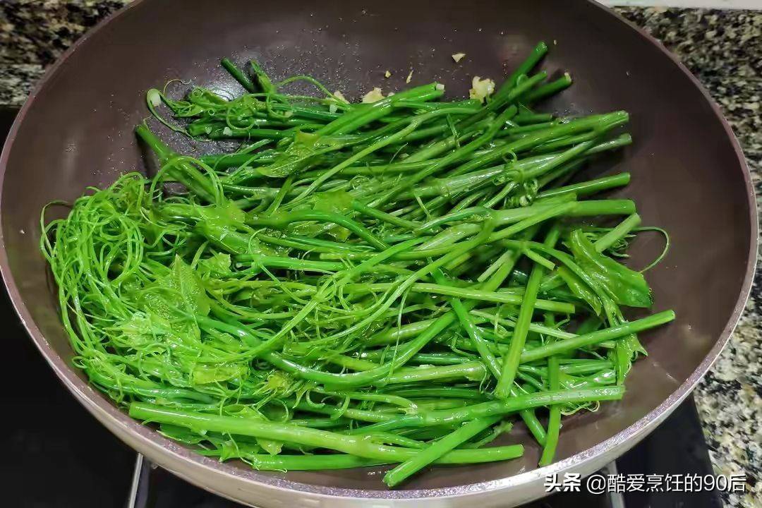 炒龙须菜要焯水吗？教你正确做法，炒好的龙须菜又绿又嫩又爽口