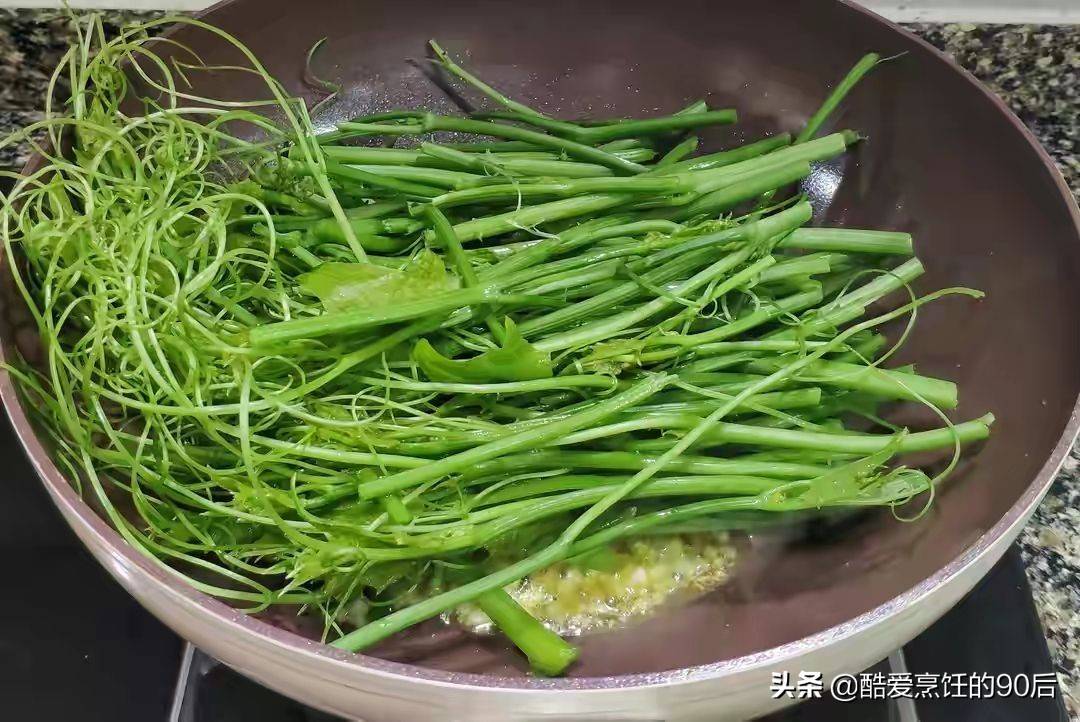 炒龙须菜要焯水吗？教你正确做法，炒好的龙须菜又绿又嫩又爽口