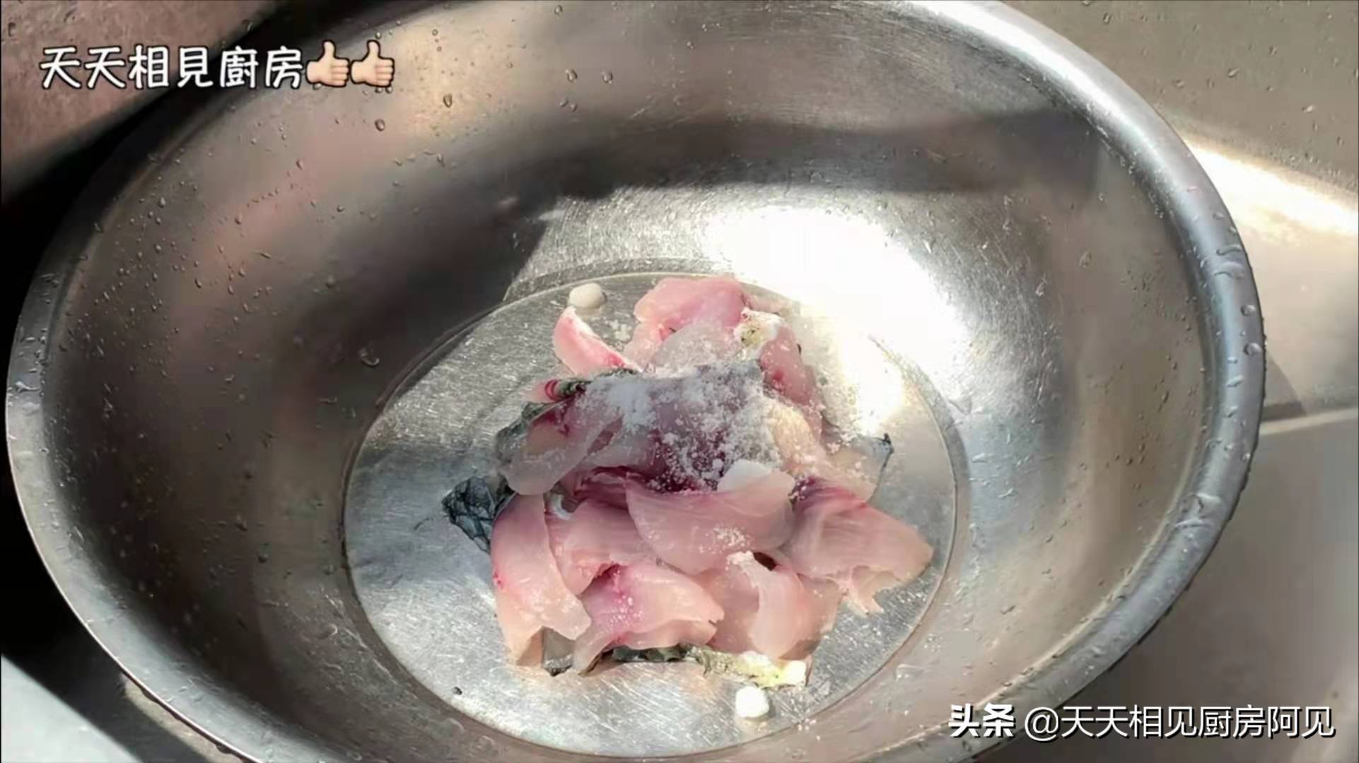 大厨教你酸菜鱼的正确做法，鱼片滑嫩无腥味，酸菜爽可又下饭