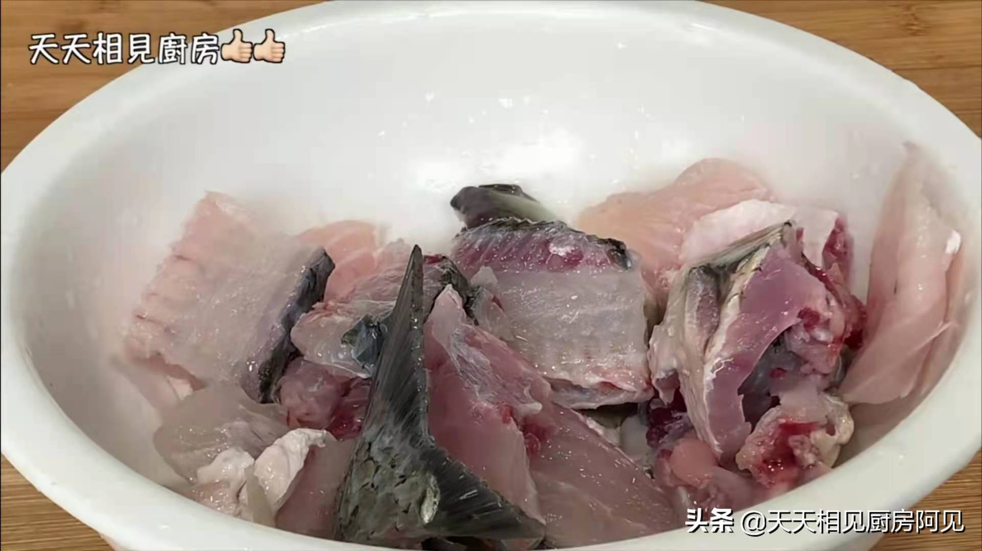 大厨教你酸菜鱼的正确做法，鱼片滑嫩无腥味，酸菜爽可又下饭