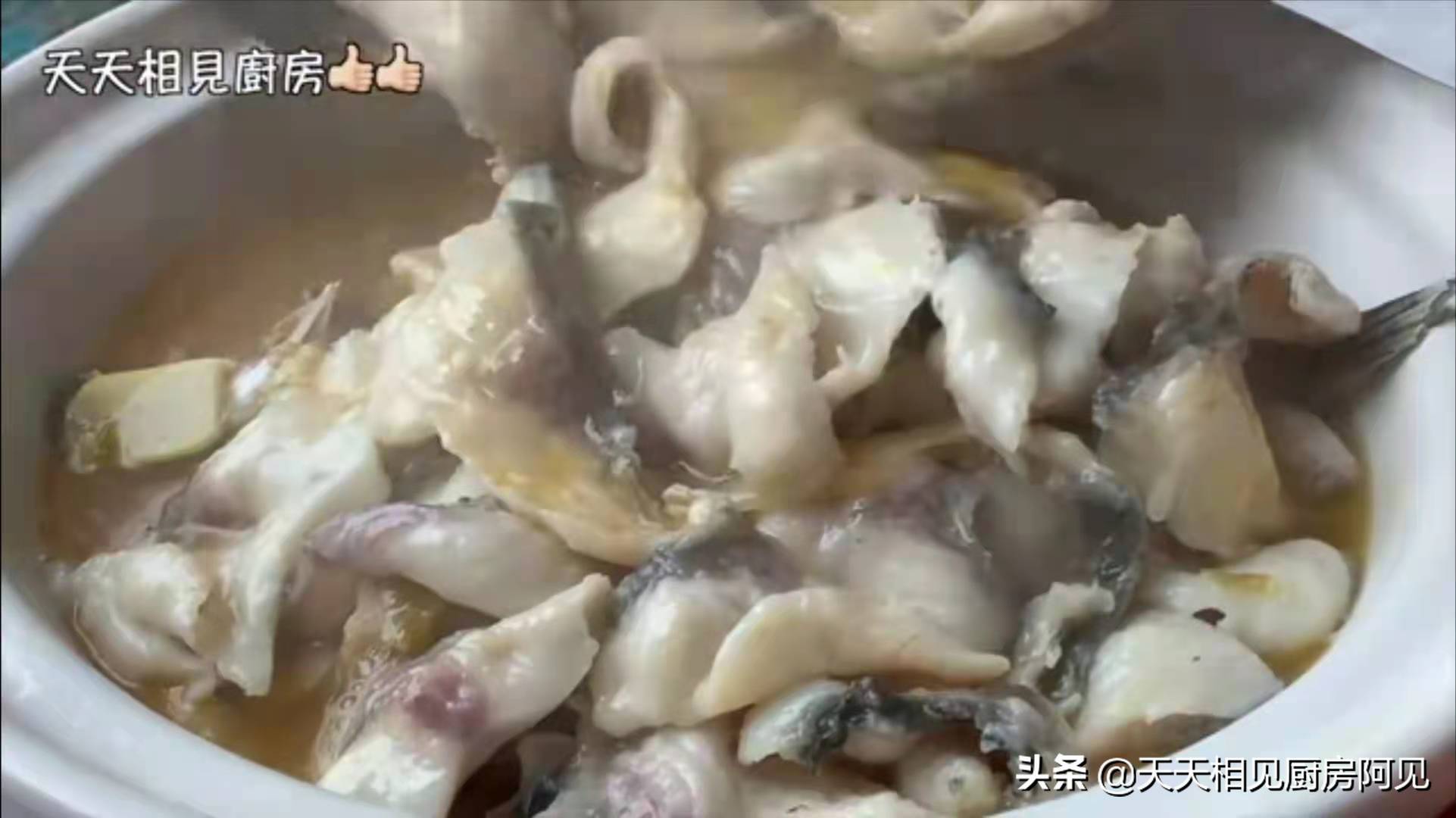 大厨教你酸菜鱼的正确做法，鱼片滑嫩无腥味，酸菜爽可又下饭