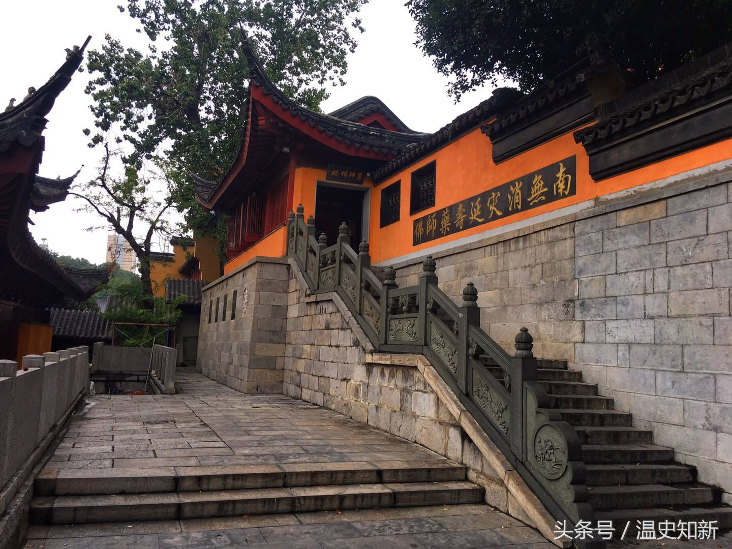 南京第一古寺——鸡鸣寺，游玩攻略及注意事项（求姻缘很灵哦）