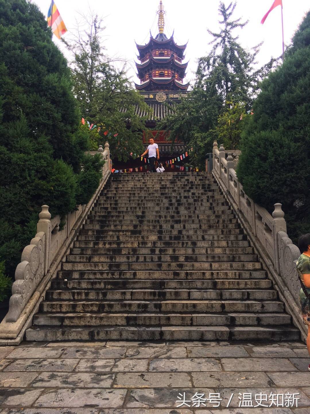 南京第一古寺——鸡鸣寺，游玩攻略及注意事项（求姻缘很灵哦）