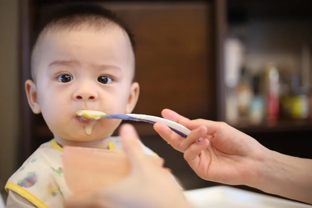 宝宝拉肚子吃什么食物好（宝宝腹泻期间怎么安排饮食？）-1