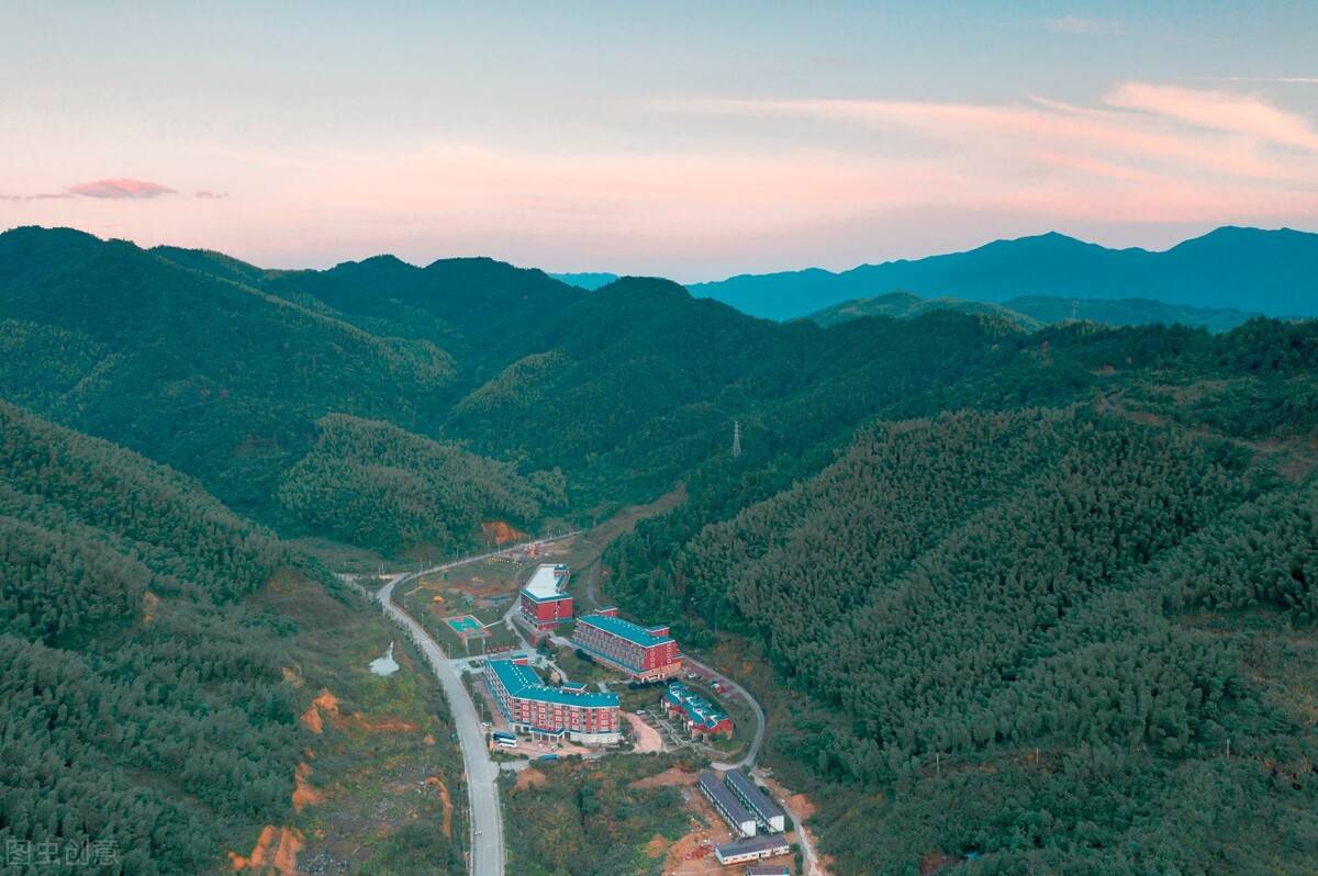 江西旅游必去的五座山，最后一个是全国独一的朝圣风景区