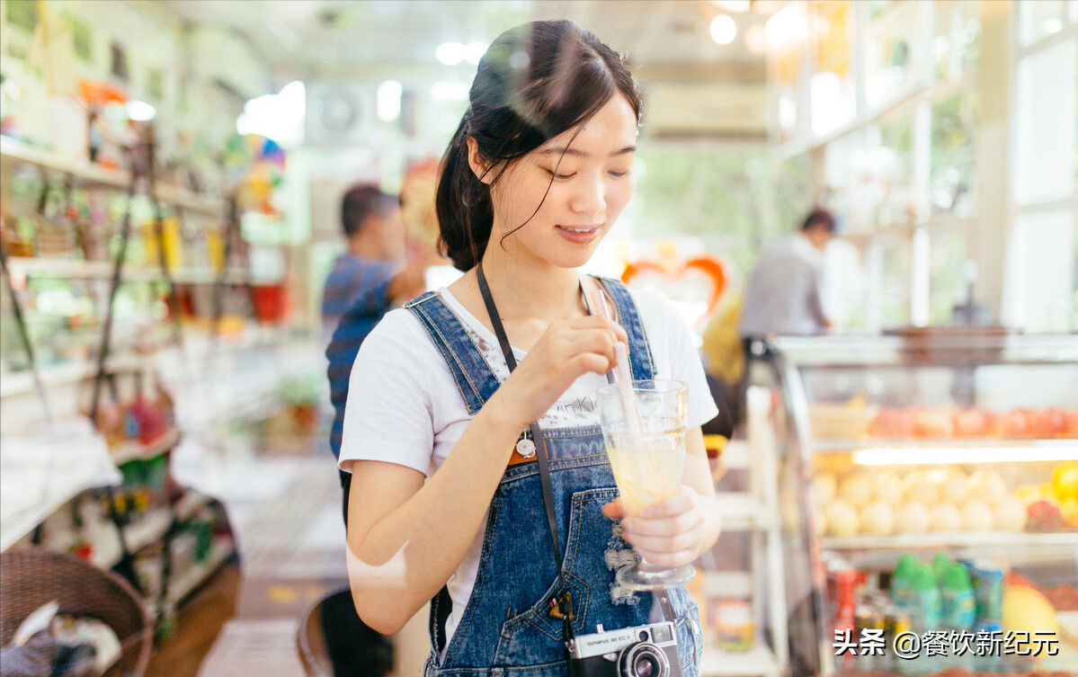 现在开奶茶店赚钱吗（开奶茶店需要的启动资金）