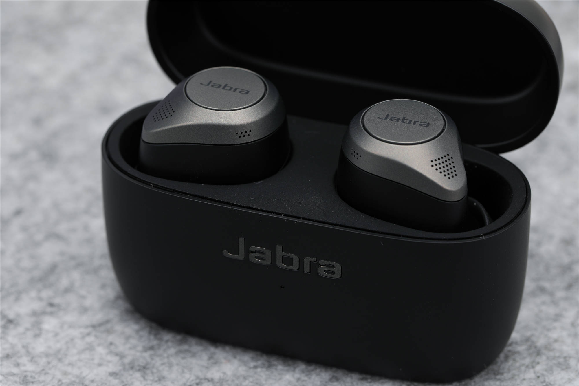 jabra蓝牙耳机使用说明（捷波朗蓝牙耳机使用方法）