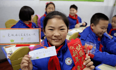 老师结婚学生应该送什么礼物好（老师结婚送什么礼物最有纪念意义）