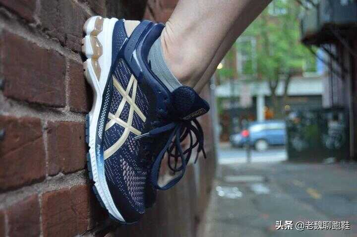 asics是什么牌子（asics和鬼冢虎是一家吗）