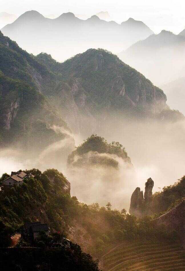 山川的四字词语（山川二年级4字成语大全）