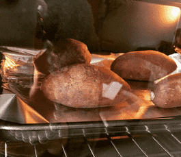 烤箱烤红薯温度和时间（烤箱烤红薯要多少温度）