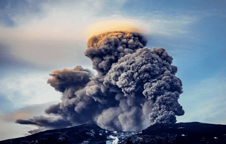 东京富士山爆发图片