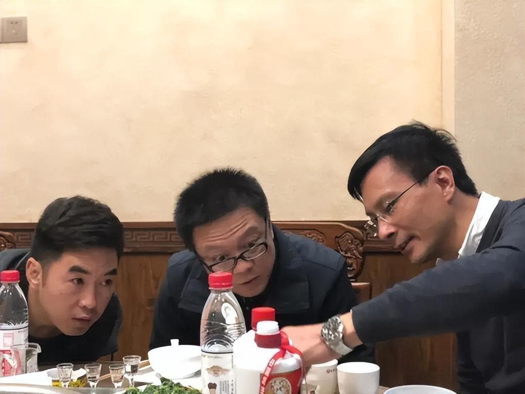 轮你敬酒只会说“吃好喝好”？牢记3句敬酒词，让人对你刮目相看