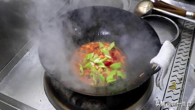 烧茄子这样做好吃又好看，做法简单还不油腻，比饭店做的还好吃